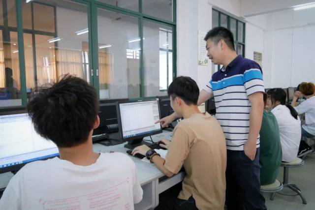 探索网络未来，成就技术英才——广州华商职业学院信息工程学院计算机网络技术专业推广