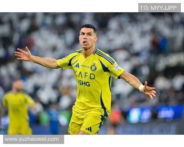 C罗高清形象展示:感受足球巨星风采与荣耀瞬间 C罗高清形象展示:感受足球巨星风采与荣耀瞬间